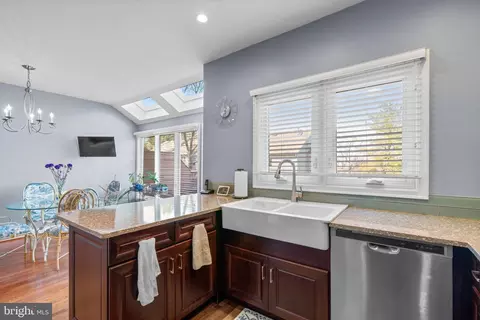 Kitchen - 16 Stablemere Ct, Baltimore, MD 21209 photo 3 of 4