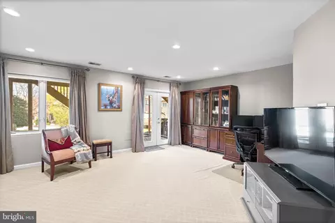 Living - 16 Stablemere Ct, Baltimore, MD 21209 photo 4 of 6