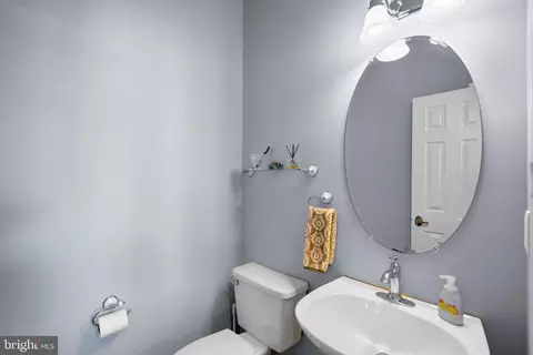 Bath - 16 Stablemere Ct, Baltimore, MD 21209 photo 1 of 5