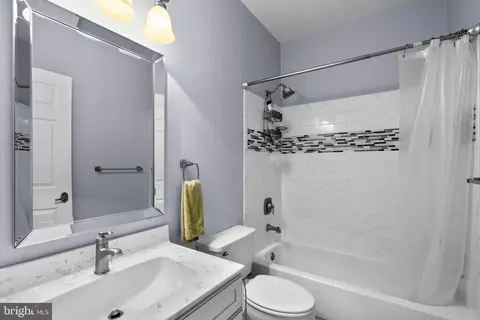 Bath - 16 Stablemere Ct, Baltimore, MD 21209 photo 4 of 5