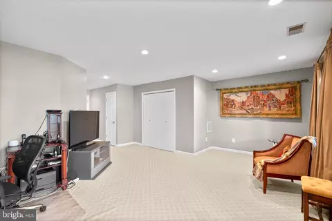 Living - 16 Stablemere Ct, Baltimore, MD 21209 photo 6 of 6