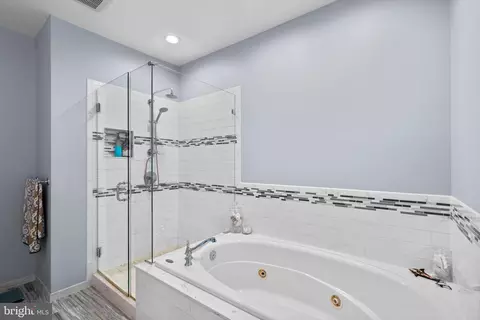Bath - 16 Stablemere Ct, Baltimore, MD 21209 photo 3 of 5