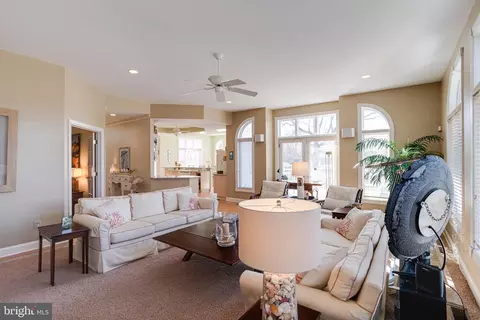 Living - 708 Nollmeyer Rd, Middle River, MD 21220 photo 2 of 8