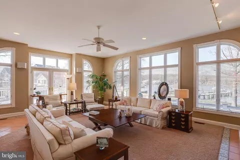 Living - 708 Nollmeyer Rd, Middle River, MD 21220 photo 7 of 8