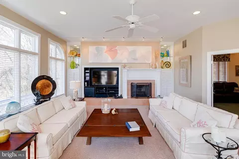 Living - 708 Nollmeyer Rd, Middle River, MD 21220 photo 4 of 8