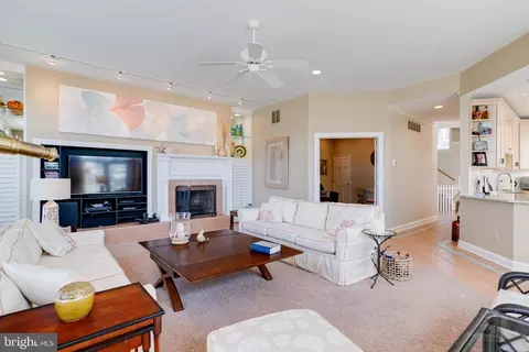 Living - 708 Nollmeyer Rd, Middle River, MD 21220 photo 3 of 8