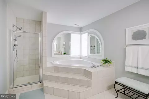 Bath - 708 Nollmeyer Rd, Middle River, MD 21220 photo 6 of 6