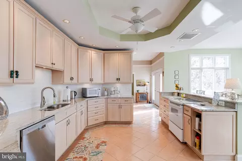 Kitchen - 708 Nollmeyer Rd, Middle River, MD 21220 photo 3 of 9