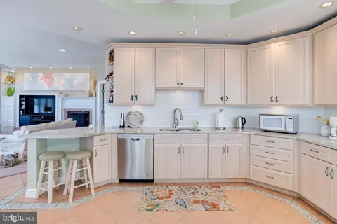 Kitchen - 708 Nollmeyer Rd, Middle River, MD 21220 photo 4 of 9