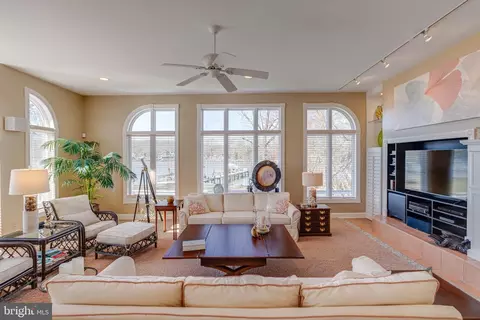Living - 708 Nollmeyer Rd, Middle River, MD 21220 photo 6 of 8