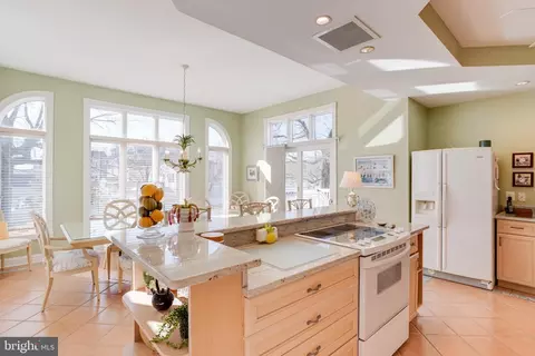 Kitchen - 708 Nollmeyer Rd, Middle River, MD 21220 photo 5 of 9