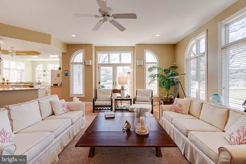 Living - 708 Nollmeyer Rd, Middle River, MD 21220 photo 5 of 8