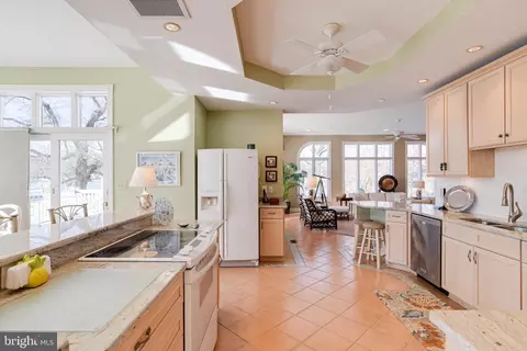 Kitchen - 708 Nollmeyer Rd, Middle River, MD 21220 photo 6 of 9