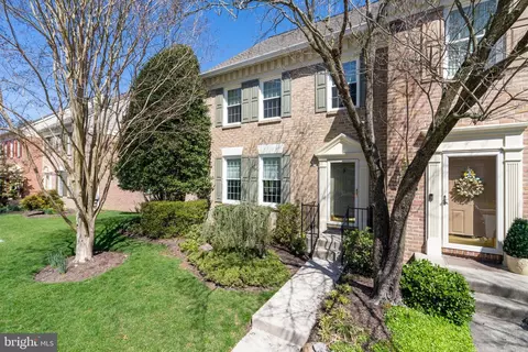 7 Goucher Woods Ct, Towson, MD 21286