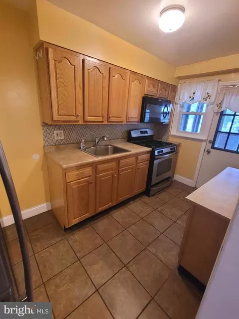 64 S Hawthorne Rd, Middle River, MD 21220 photo 4