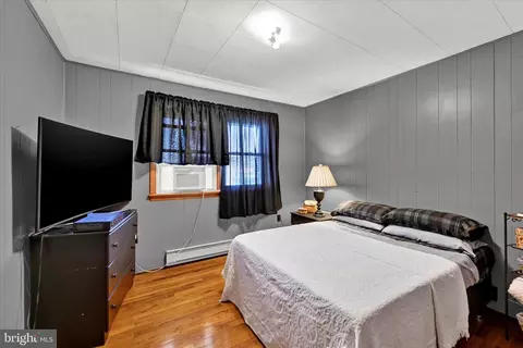 Bedroom - 8016 Shore Rd, Sparrows Point, MD 21219 photo 4 of 4