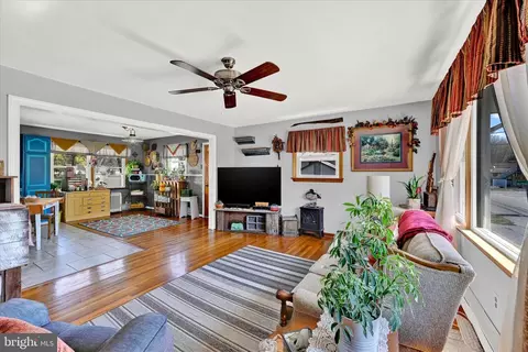 Living - 8016 Shore Rd, Sparrows Point, MD 21219 photo 3 of 3