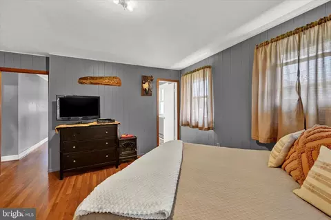 Bedroom - 8016 Shore Rd, Sparrows Point, MD 21219 photo 2 of 4