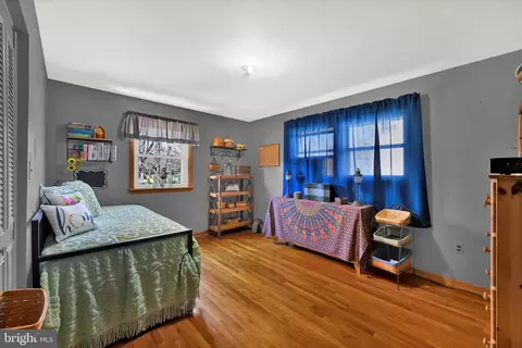 Bedroom - 8016 Shore Rd, Sparrows Point, MD 21219 photo 3 of 4