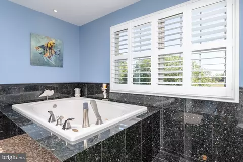 Bath - 8920 Avenue B, Sparrows Point, MD 21219 photo 3 of 10
