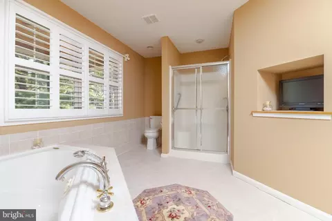 Bath - 8920 Avenue B, Sparrows Point, MD 21219 photo 7 of 10