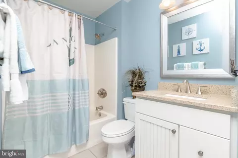 Bath - 8920 Avenue B, Sparrows Point, MD 21219 photo 1 of 10