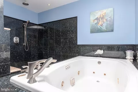 Bath - 8920 Avenue B, Sparrows Point, MD 21219 photo 2 of 10