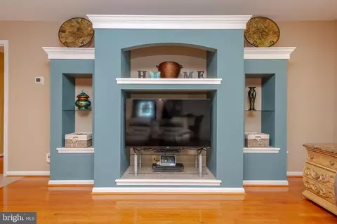 Living - 8920 Avenue B, Sparrows Point, MD 21219 photo 4 of 7