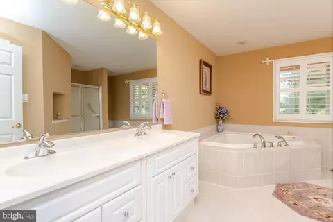 Bath - 8920 Avenue B, Sparrows Point, MD 21219 photo 6 of 10