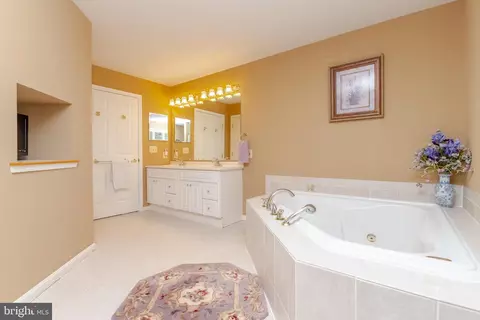 Bath - 8920 Avenue B, Sparrows Point, MD 21219 photo 8 of 10