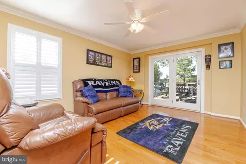 Living - 8920 Avenue B, Sparrows Point, MD 21219 photo 5 of 7