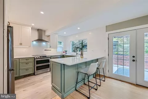 220 Dawson Dr, Cockeysville, MD 21030