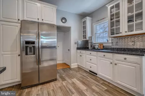 Kitchen - 6 Dixie Dr, Towson, MD 21204 photo 4 of 10