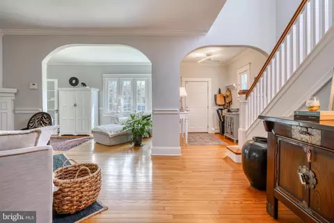 Living - 6 Dixie Dr, Towson, MD 21204 photo 3 of 14