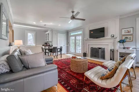 Living - 6 Dixie Dr, Towson, MD 21204 photo 6 of 14