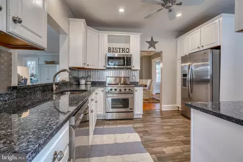 Kitchen - 6 Dixie Dr, Towson, MD 21204 photo 2 of 10