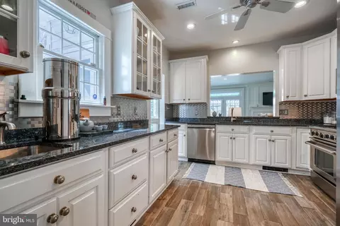 Kitchen - 6 Dixie Dr, Towson, MD 21204 photo 5 of 10