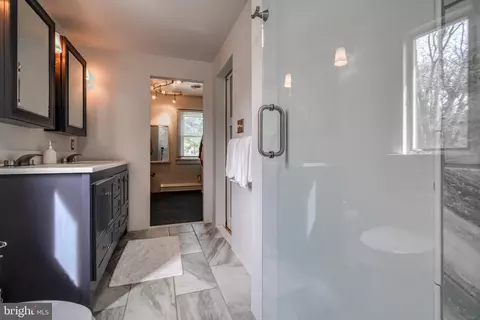 Bath - 6 Dixie Dr, Towson, MD 21204 photo 5 of 11