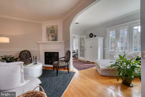 Living - 6 Dixie Dr, Towson, MD 21204 photo 2 of 14