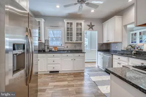 Kitchen - 6 Dixie Dr, Towson, MD 21204 photo 9 of 10