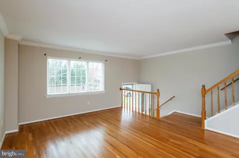 Living - 979 Stormont Cir, Halethorpe, MD 21227 photo 2 of 2