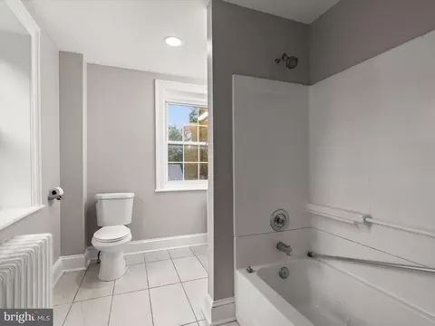 Bath - 1846 Sutton Ave, Halethorpe, MD 21227 photo 4 of 5