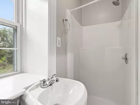 Bath - 1846 Sutton Ave, Halethorpe, MD 21227 photo 2 of 5