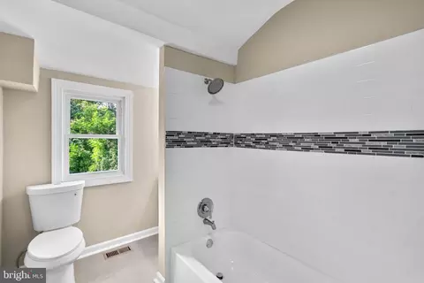 Bath - 433 Schwartz Ave, Baltimore, MD 21212 photo 3 of 4