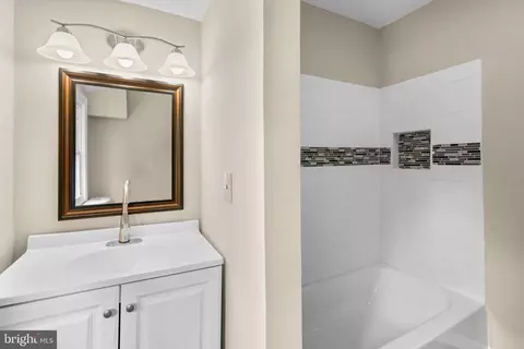 Bath - 433 Schwartz Ave, Baltimore, MD 21212 photo 4 of 4