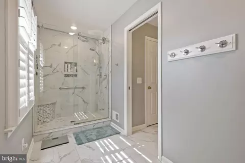 Bath - 14222 Sawmill Ct, Phoenix, MD 21131 photo 3 of 7