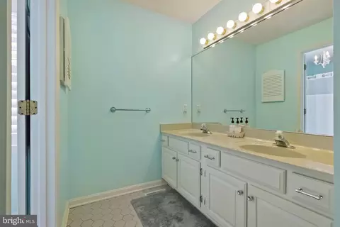 Bath - 14222 Sawmill Ct, Phoenix, MD 21131 photo 5 of 7