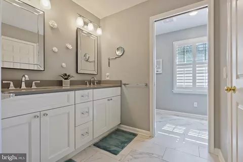 Bath - 14222 Sawmill Ct, Phoenix, MD 21131 photo 2 of 7