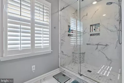 Bath - 14222 Sawmill Ct, Phoenix, MD 21131 photo 4 of 7