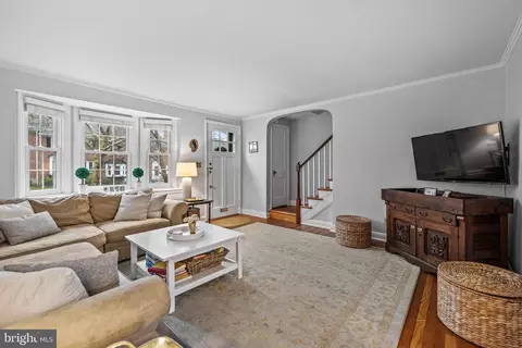 Living - 211 Overbrook Rd, Baltimore, MD 21212 photo 3 of 6